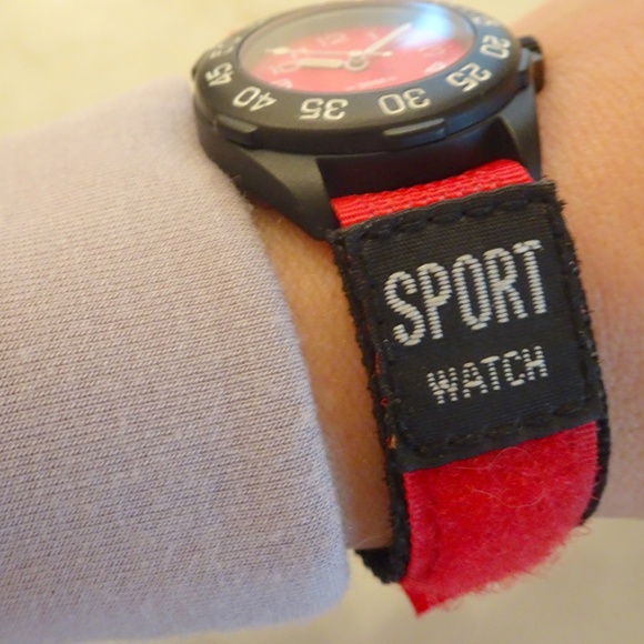 Vintage 80s Red & Black Velcro Sport Watch Made in Japan - Picture 6 of 9